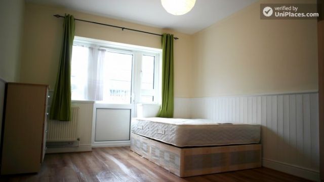 Double Bedroom (Room C) - Bright 5-bedroom apartment in redeveloped Shadwell 3 Image
