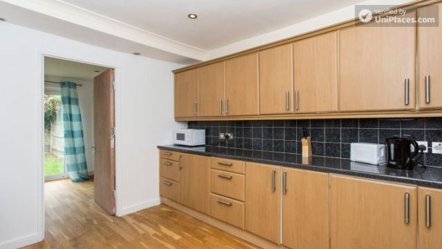 Double Bedroom (Room 2) - Refurbished 3-bedroom apartment in commercial White City 4 Image