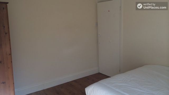 Rooms available - Nice 5-bedroom house in well-connected Cubitt Town 10 Image