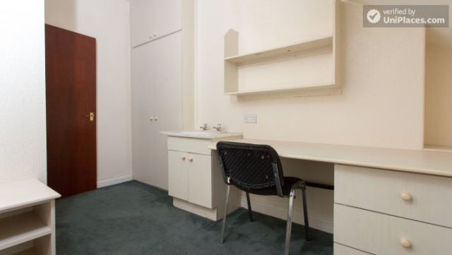 Single Bedroom (Room 1) - Inviting 5-bedroom house in Headingley, leeds 4 Image