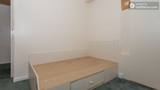 Single Bedroom (Room 1) - Inviting 5-bedroom house in Headingley, leeds 11 Image