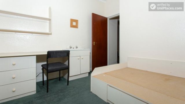 Single Bedroom (Room 1) - Inviting 5-bedroom house in Headingley, leeds 7 Image