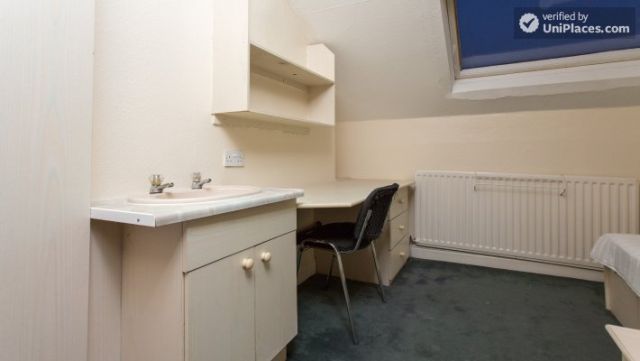 Rooms available - Inviting 5-bedroom house in Headingley, leeds 7 Image