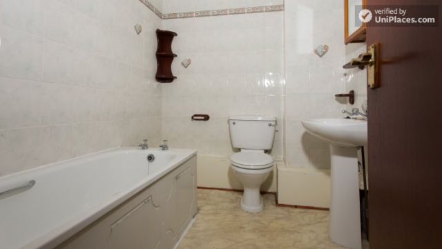 Rooms available - Inviting 5-bedroom house in Headingley, leeds 12 Image