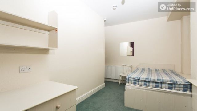 Double Bedroom (Room 1) - 5-Bedroom student house in Headingley, Leeds 3 Image