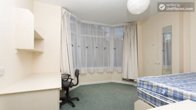 Double Bedroom (Room 1) - 5-Bedroom student house in Headingley, Leeds 9 Image