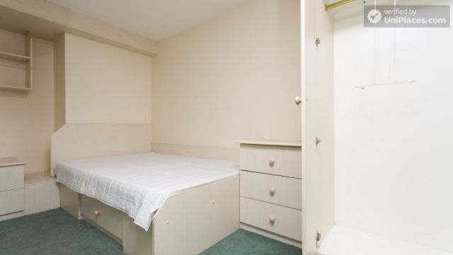Double Bedroom (Room 1) - 5-Bedroom student house in Headingley, Leeds 6 Image