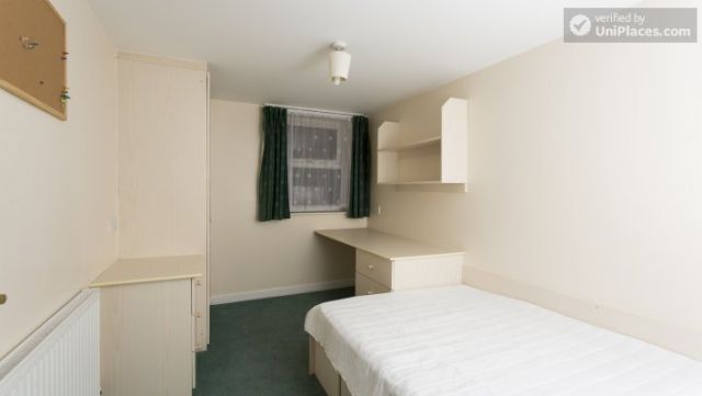 Double Bedroom (Room 1) - 5-Bedroom student house in Headingley, Leeds 11 Image