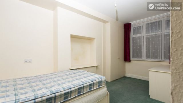Double Bedroom (Room 2) - 5-Bedroom student house in Headingley, Leeds 9 Image
