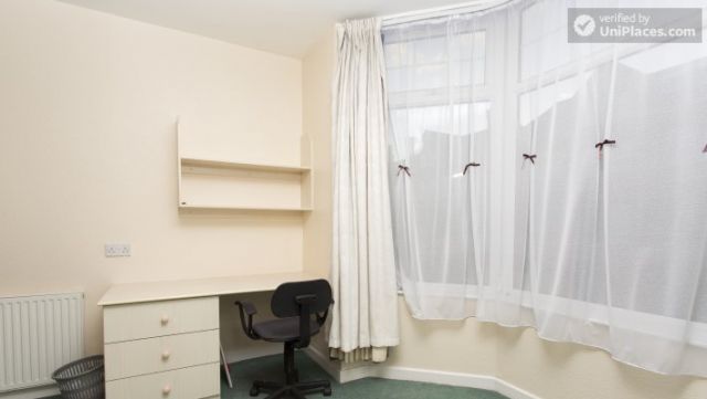 Double Bedroom (Room 2) - 5-Bedroom student house in Headingley, Leeds 10 Image