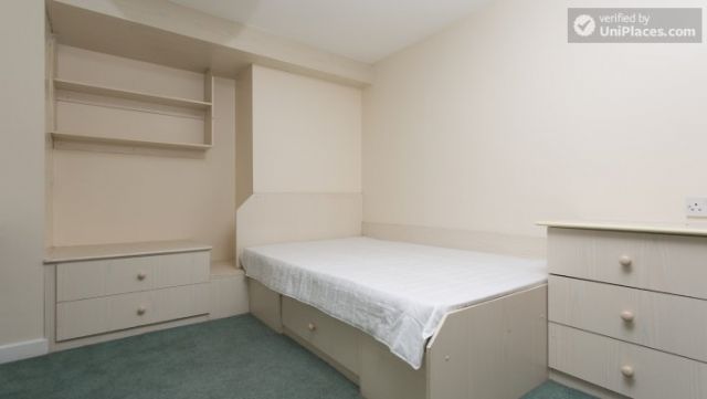 Double Bedroom (Room 3) - 5-Bedroom student house in Headingley, Leeds 4 Image