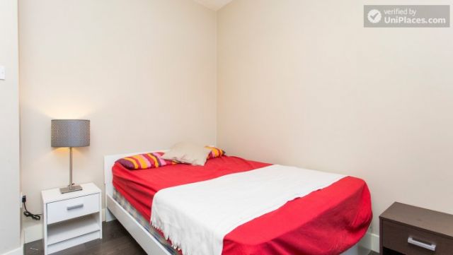 Double Bedroom (Room 2B) - Cosy 2-bedroom apartment in West Hampstead 5 Image