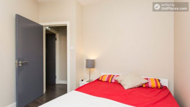 Double Bedroom (Room 2B) - Cosy 2-bedroom apartment in West Hampstead 7 Image
