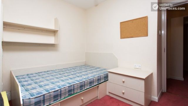 Single Bedroom (Room 2) - Pretty 3-bedroom house in Headingley, Leeds 12 Image