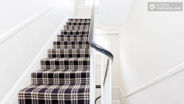 Premium Triple Bed Apartment - Modern Residence in Popular Bloomsbury 6 Image