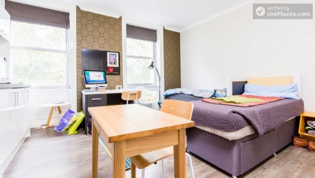 Premium Triple Bed Apartment - Modern Residence in Popular Bloomsbury 10 Image