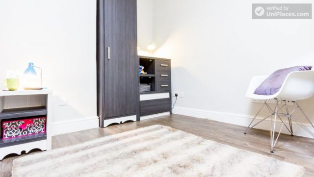 Premium Triple Bed Apartment - Modern Residence in Popular Bloomsbury 11 Image