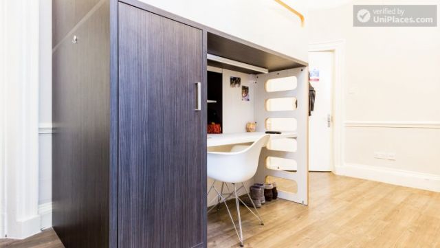Premium Triple Studio - Modern Residence in Popular Bloomsbury 5 Image