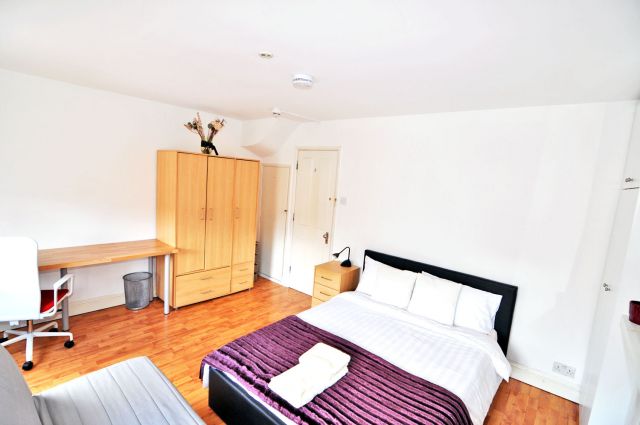Stunning double room, NO DEPOSIT, ALL BILLS INCLUDED 3 Image
