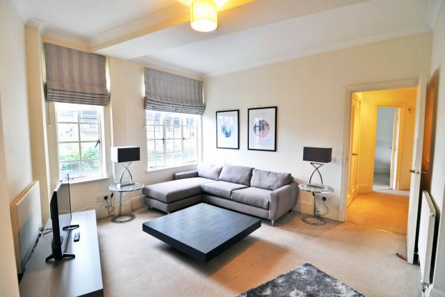 An elegant two bedroom apartment opposite Regents Park 3 Image