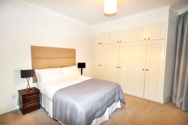 An elegant two bedroom apartment opposite Regents Park 5 Image