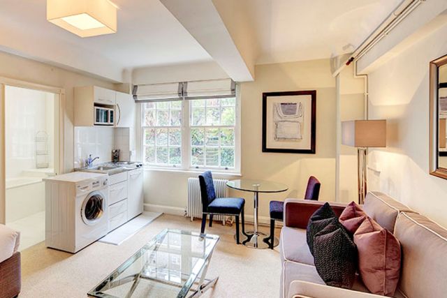 Recently redecorated quiet, bright and spacious studio 2 Image