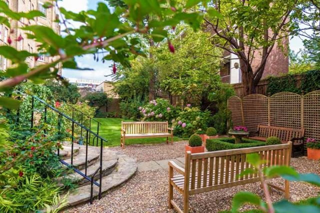 Recently redecorated quiet, bright and spacious studio 5 Image