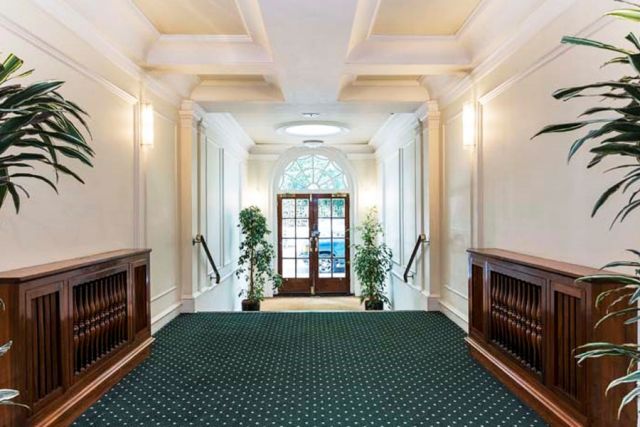 Recently redecorated quiet, bright and spacious studio 6 Image