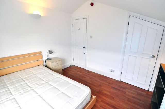 En-suite double room, bills incl., no deposit 2 Image