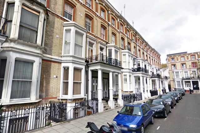 A fully self-contained studio flat  in Kensington W8 2 Image