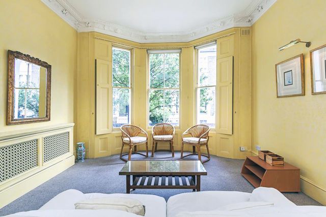 A very spacious 1 bedroom flat in Kensington 2 Image