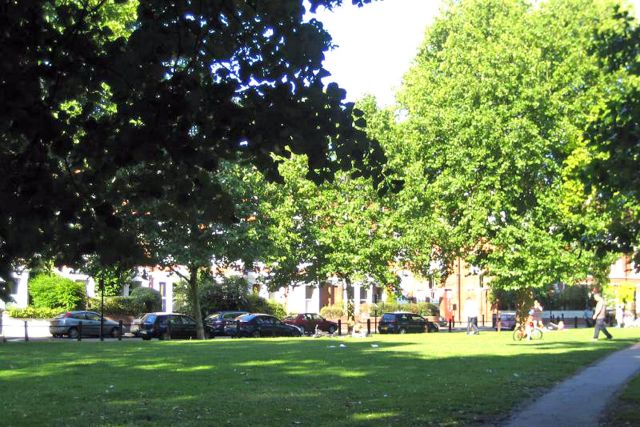 A very spacious 1 bedroom flat in Kensington 3 Image