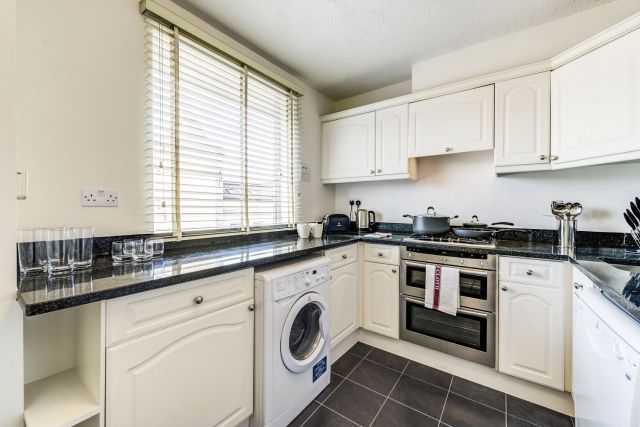 A fantastic two bedroom third floor apartment in SW3 4 Image