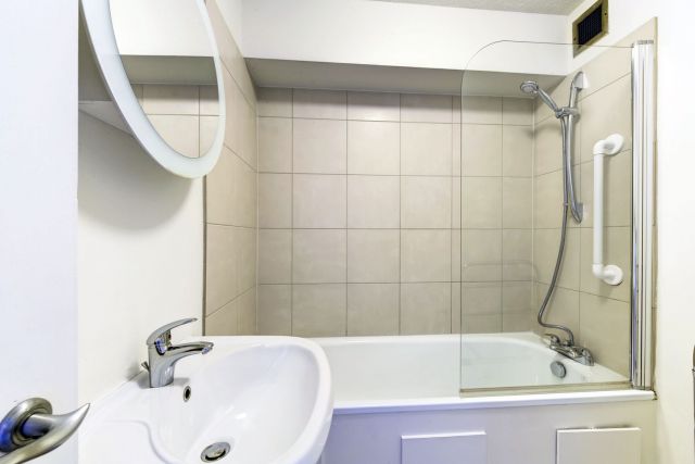 A fantastic two bedroom third floor apartment in SW3 6 Image