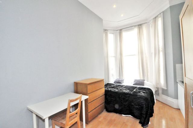 A double studio flat with WiFi, all bills included 2 Image