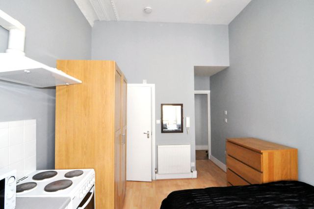 A double studio flat with WiFi, all bills included 4 Image