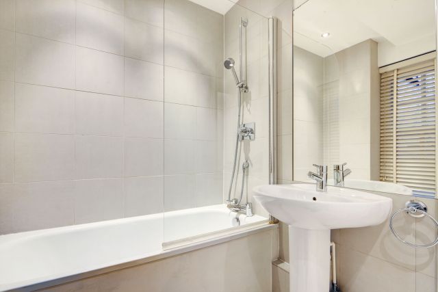 2 bedroom, 2 bathroom flat for SHORT or LONG let 8 Image