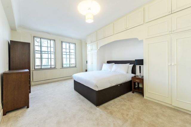 5 bedroom apartment with views over Regents Park 4 Image