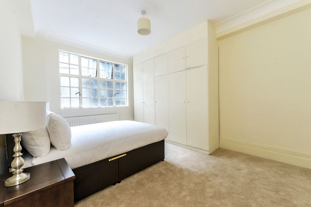5 bedroom apartment with views over Regents Park 6 Image