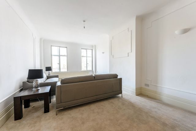 5 bedroom apartment with views over Regents Park 8 Image