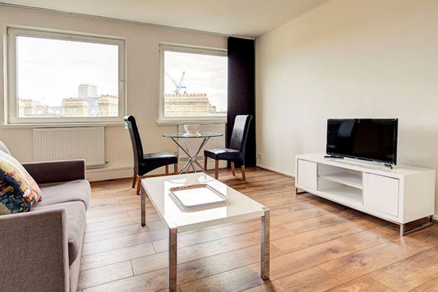 Bright & spacious studio, FREE WIFI, Short or Long let 5 Image