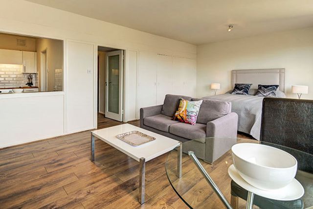 Bright & spacious studio, FREE WIFI, Short or Long let 6 Image