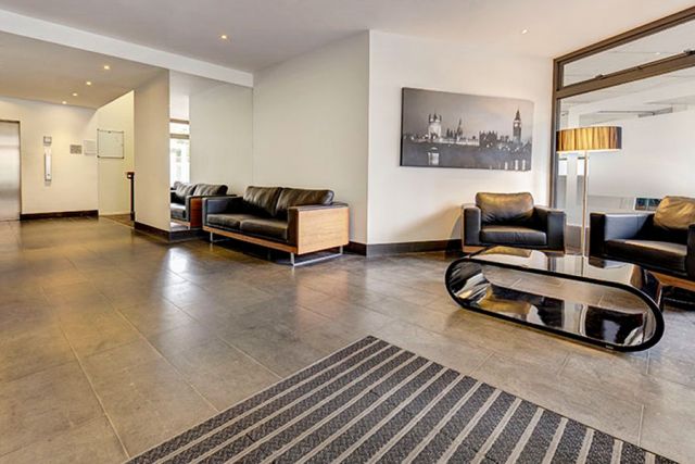 Bright & spacious studio, FREE WIFI, Short or Long let 7 Image