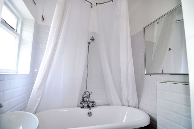 Beautiful 2 bedroom flat with 2 private gardens 7 Image