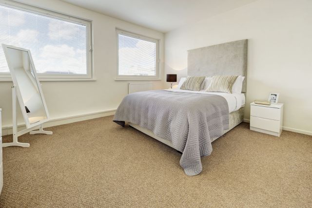 SHORT or LONG LET - Large 1 bedroom flat with WiFi 3 Image