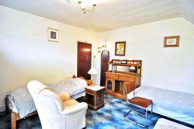 A generously sized twin room, ALL BILLS INCLUDED 2 Image