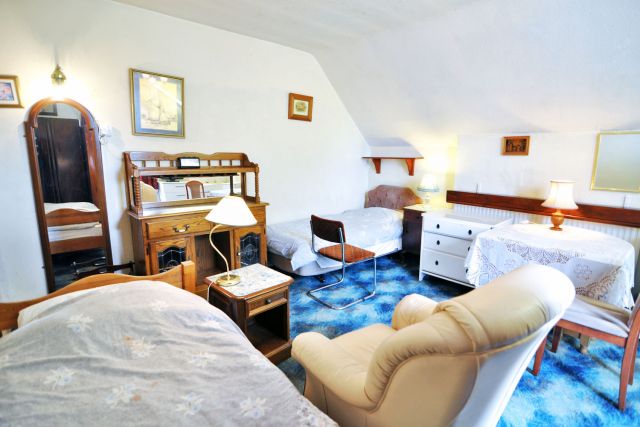 A generously sized twin room, ALL BILLS INCLUDED 4 Image