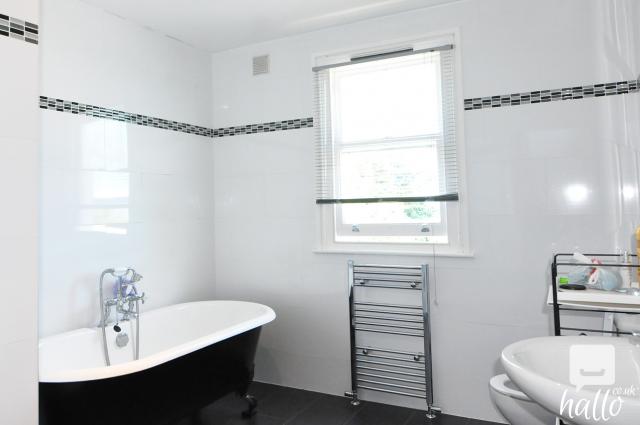 COUPLES WELCOMED - A spacious en-suite double room 5 Image