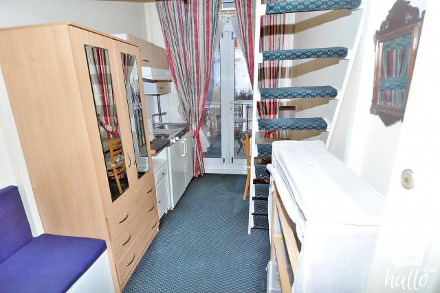 A nice, mezzanine bedsit room in Kensington W8, ZONE 1 3 Image
