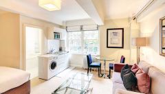 Spacious and bright studio apartment in Chelsea